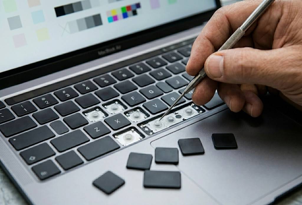 Austausch defekter Tasten an einer MacBook Air Tastatur