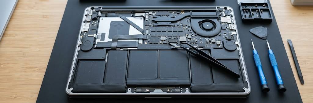 MacBook Pro Akku Austausch in der Sclera Werkstatt